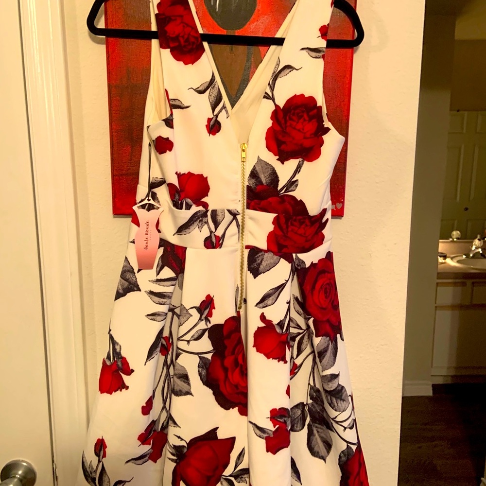 Dress - Picture 2 of 4